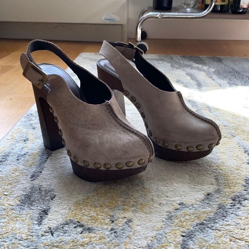 Cute platform high heel Charles David clogs!